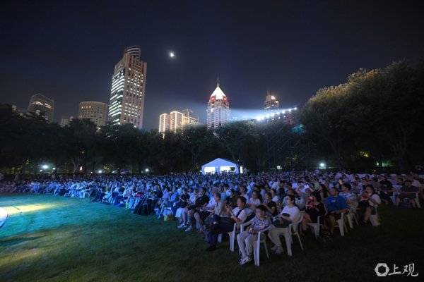 东兴证券 2025上海城市草坪音乐会“夏之魅”今晚激情奏响