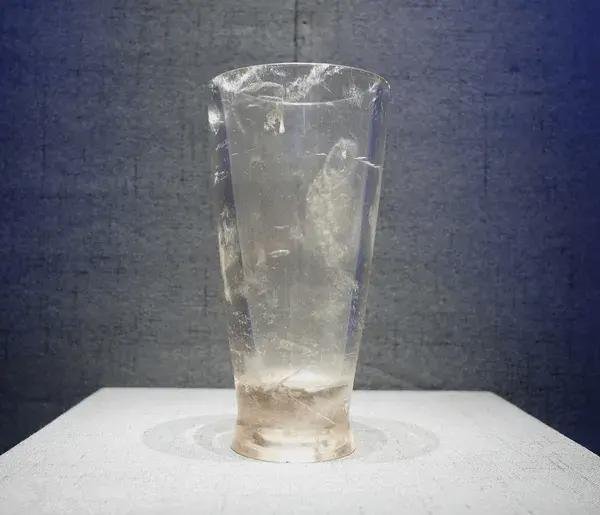 百盛证券 穿越了？战国古墓惊现现代玻璃杯！2000年前水晶饰品大曝光！